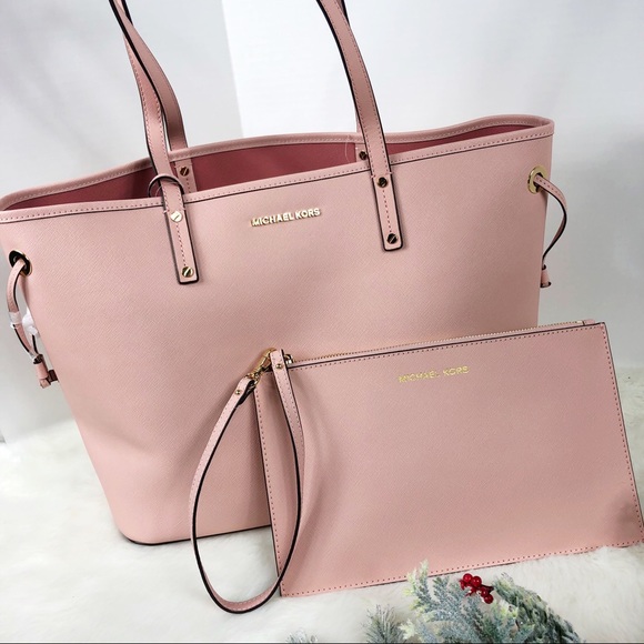 Michael Kors Handbags - Michael Kors Jet Set travel Large tote wristlet.